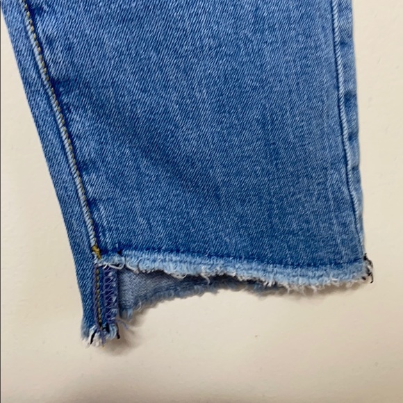 Universal Thread Distressed Jeans. NWOT - Picture 5 of 7